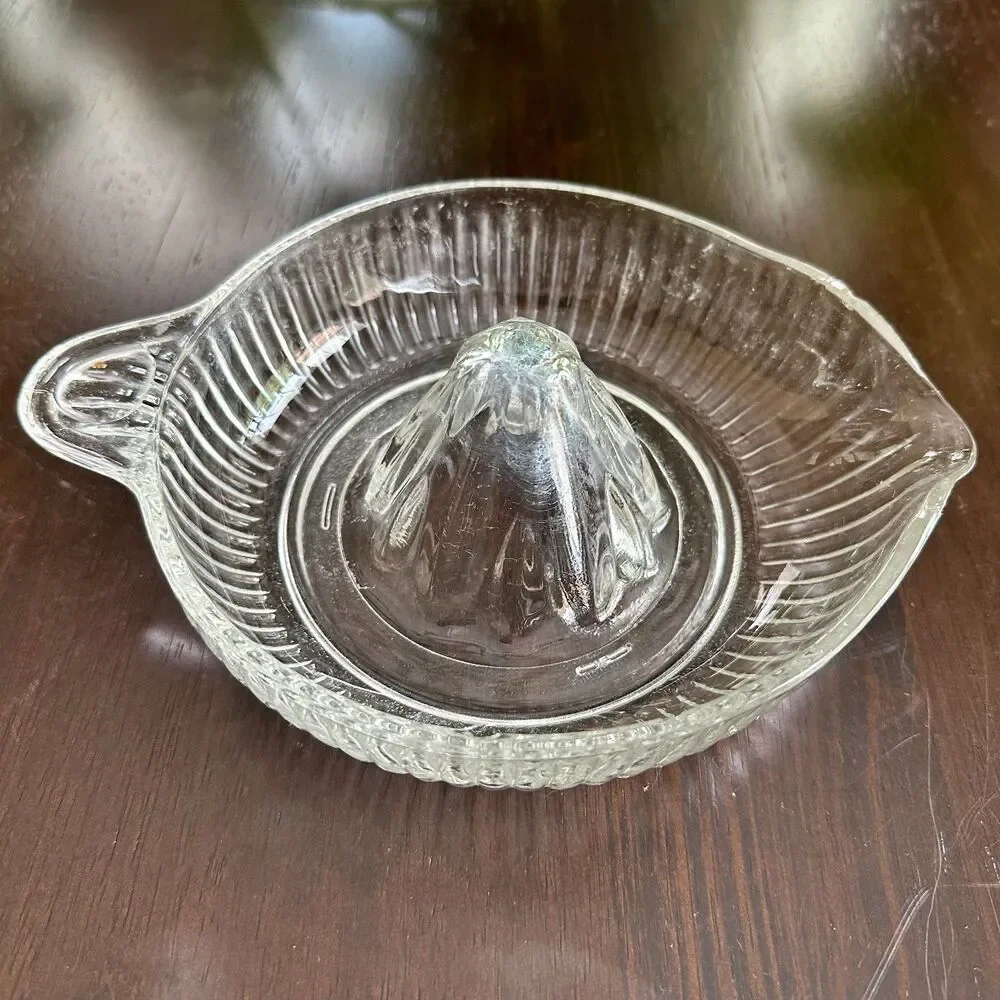 Vtg Clear Glass Orange Lemon Citrus Juicer Deep Ribbed Pour Spout Thumb Handle